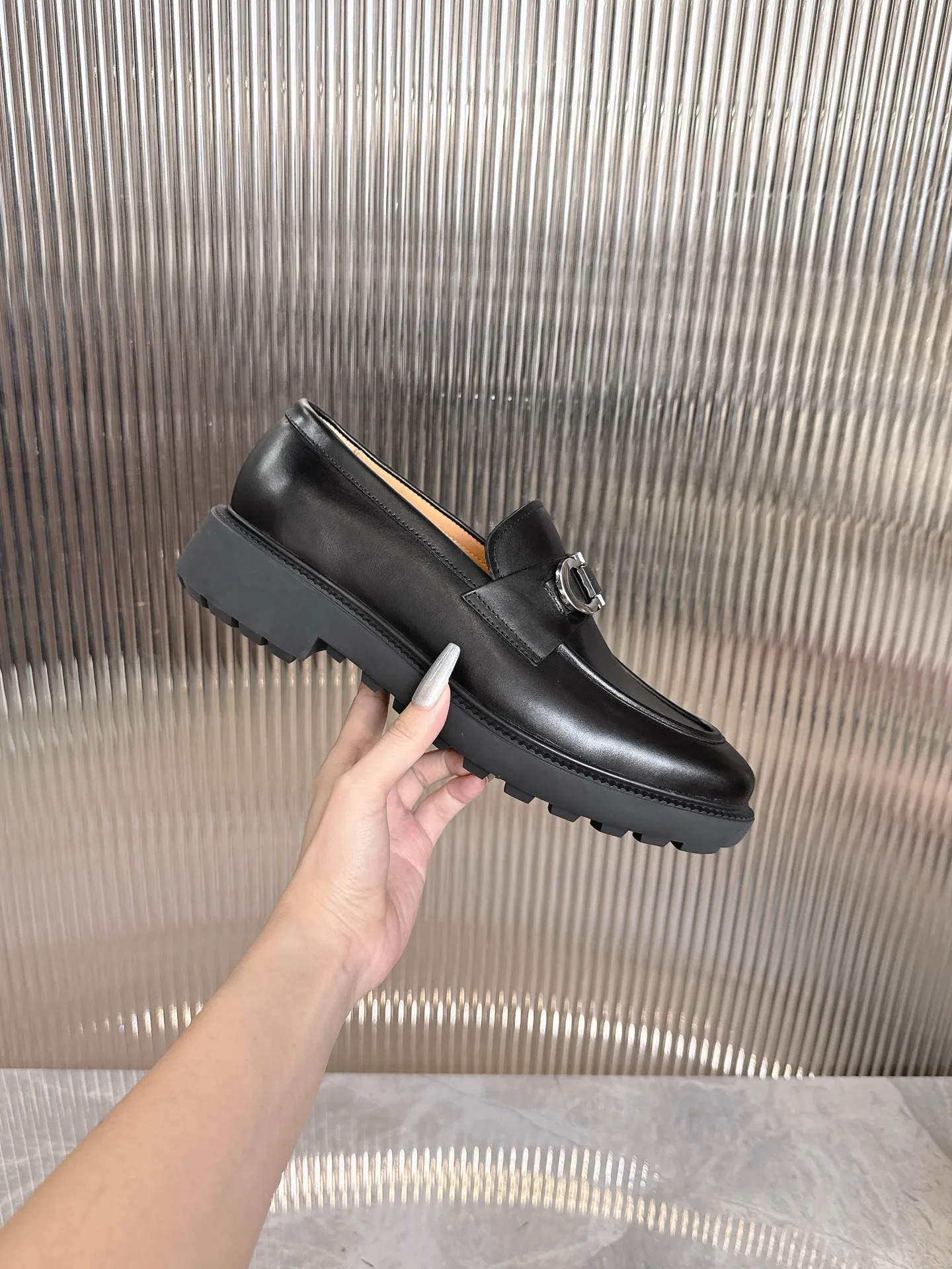 [Ferragam] Top P: 960💰 Size: 39-44 (38. 45.46 can be customized) Ferragamo men's boutique loafers, top quality, imported cowhide upper, water-dyed cowhide lining, original outsole.